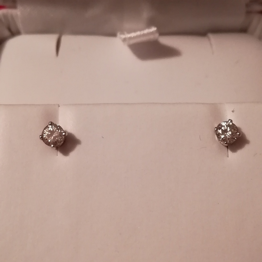 14K Diamond White Gold Earring